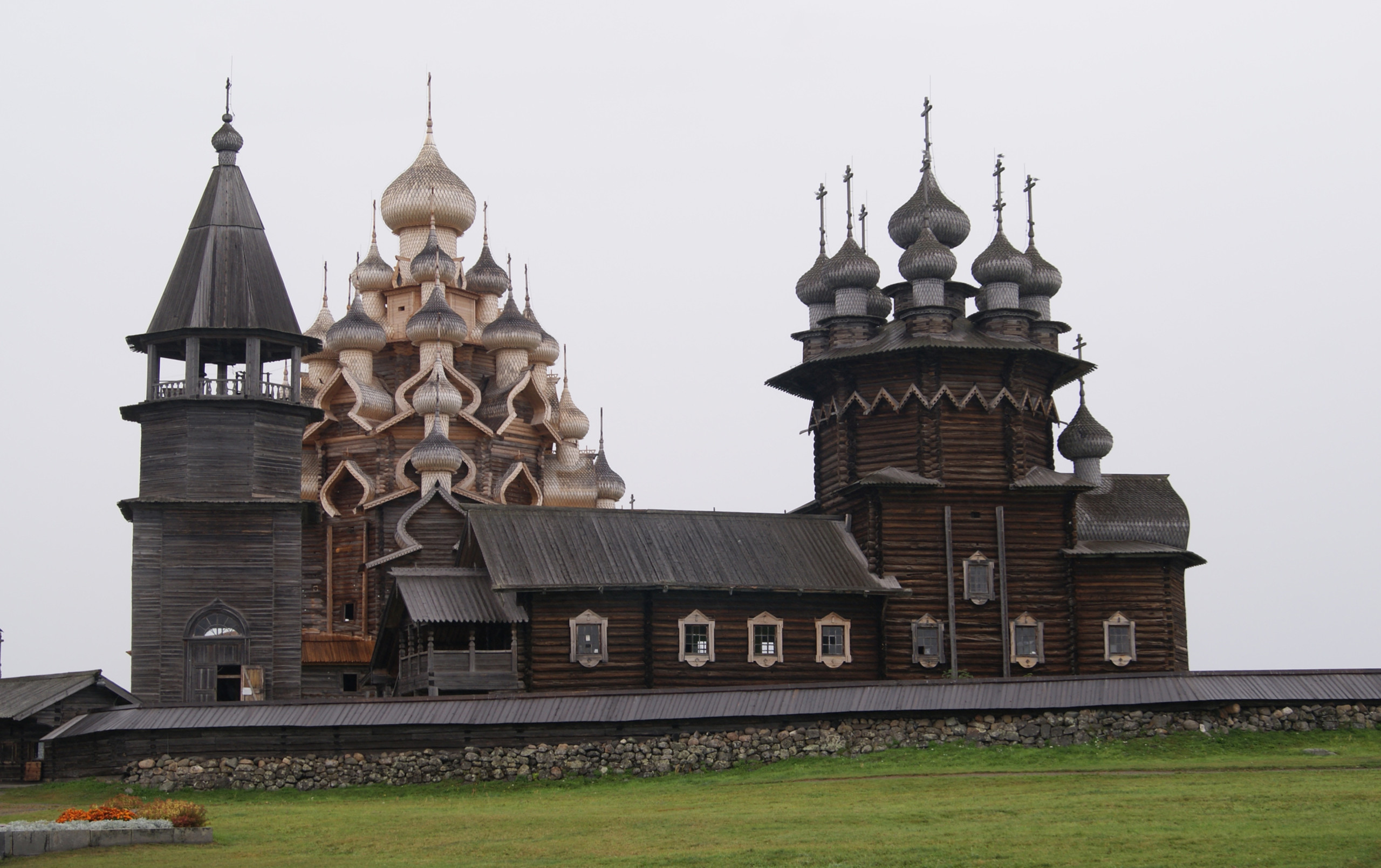 Погосты карелии. Архитектурный ансамбль Кижского в России. Ансамбль Кижского погоста история. Кижский собор в 1969 году. Архитектурный ансамбль книжского погоста Республика Карелия.